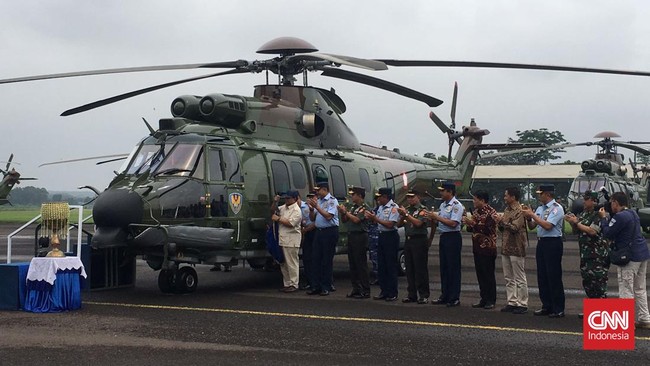Prabowo Subianto menyerahkan delapan unit helikopter angkut berat H255M kepada TNI Angkatan Udara (AU) Jumat (1/12).