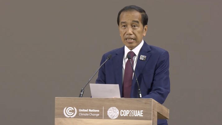 Foto: Presiden Joko Widodo saat memberikan pemaparan di COP28, Dubai pada Jumat (1/12/2023). (Tangkapan Layar Youtube COP28 UAE)