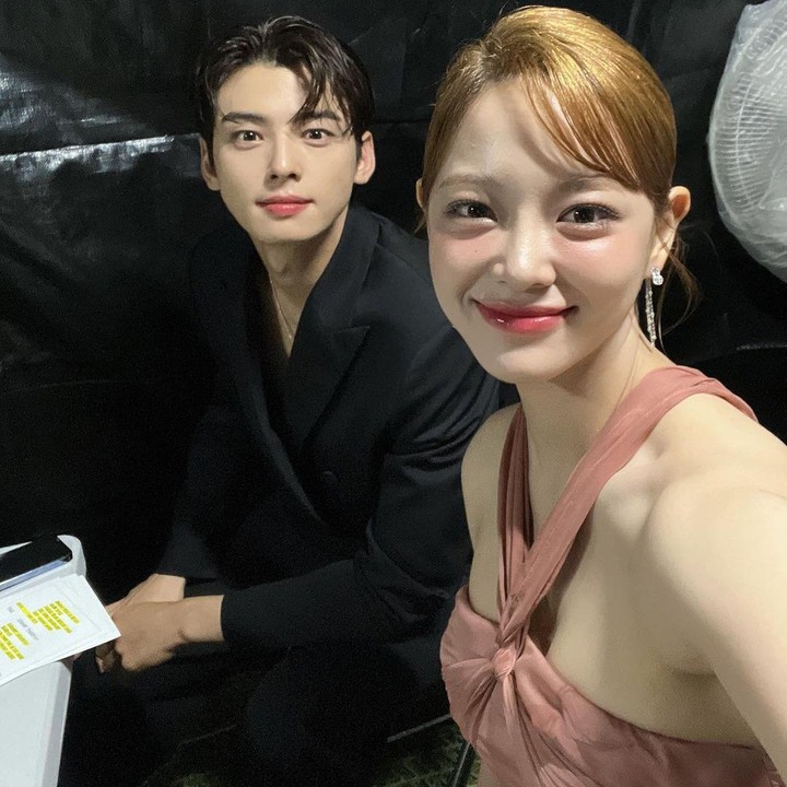 <p>Selanjutnya, ada Kim Se Jeong, aktris cantik yang juga membagikan momen kedekatannya dengan Cha Eun Woo. Tak disangka, keduanya sudah berteman lama, Bunda. (Foto: Instagram @clean_0828)</p>