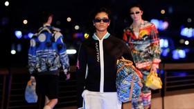 FOTO: Inspirasi Laut, Pantai, dan Alam di Koleksi LV Pharrel Williams