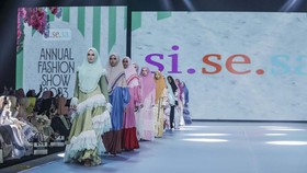 Inspirasi Busana Muslim Syar'i Bercorak Mediterania
