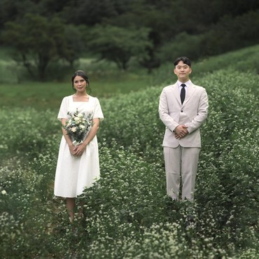 7 Foto Prewedding Sederhana Putri Helmi Yahya & Calon Suami Mualaf Korea