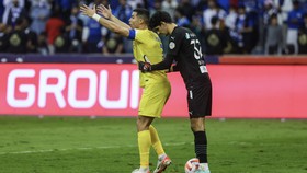 FOTO: Ronaldo Mencak-mencak, Al Nassr Dihajar Al Hilal