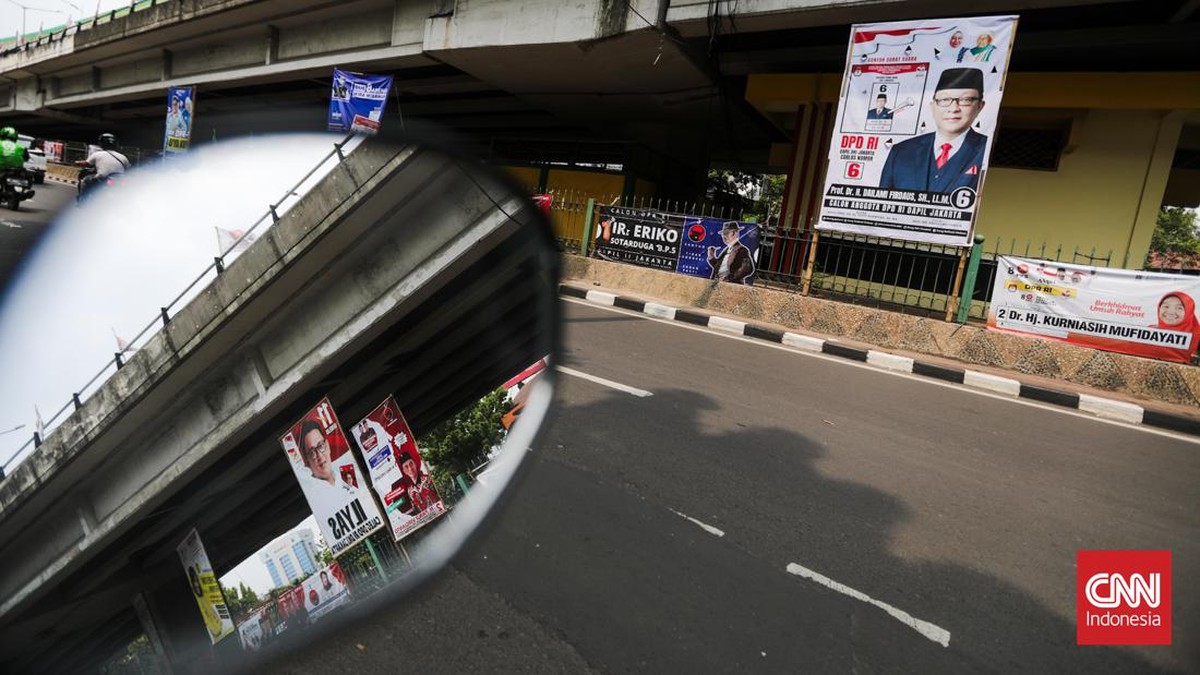 FOTO: Pesta Alat Peraga Kampanye Pemilu 2024 di Jalanan Ibu Kota