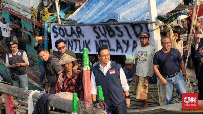 Capres nomor urut 1, Anies Baswedan, dibekali lima aspirasi saat kampanye di kampung nelayan di Desa Pasilian, Banten.