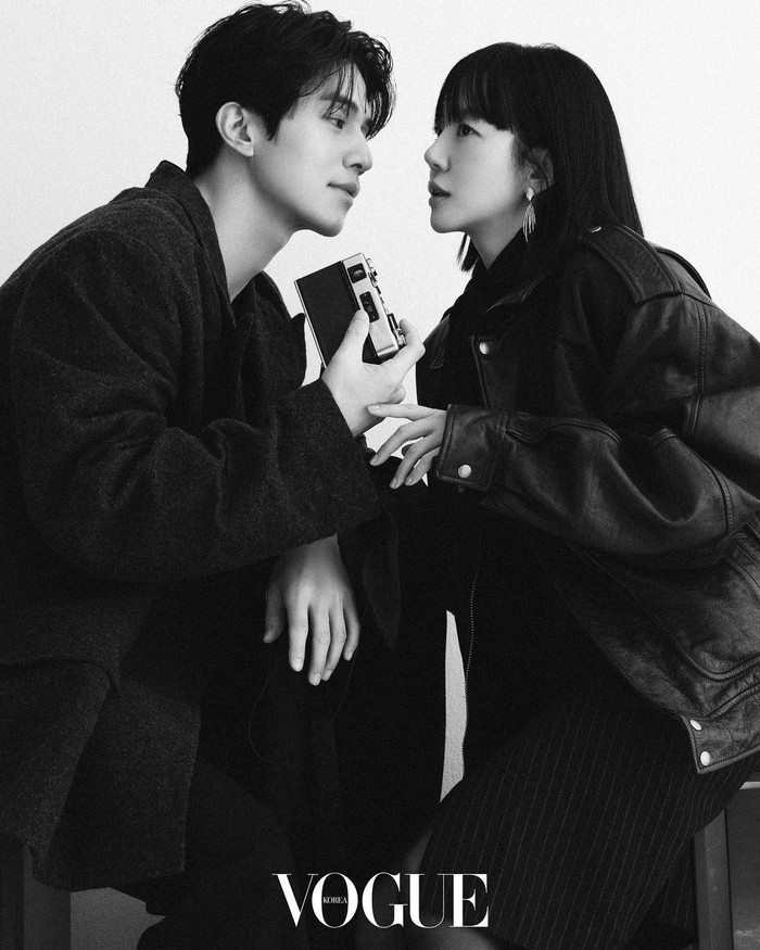 Berawal dari hubungan penulis dan editor yang menyalurkan ketertarikannya dalam buku 'Single in Seoul', Young Ho dan Hyun Jin perlahan merasa terhubung dalam mulai jatuh cinta./ Foto: instagram.com/voguekorea
