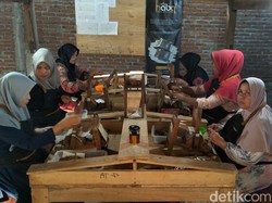 Setahun Jadi Pelinting, Perempuan Ini Bisa Bantu Nafkahi 3 Generasi