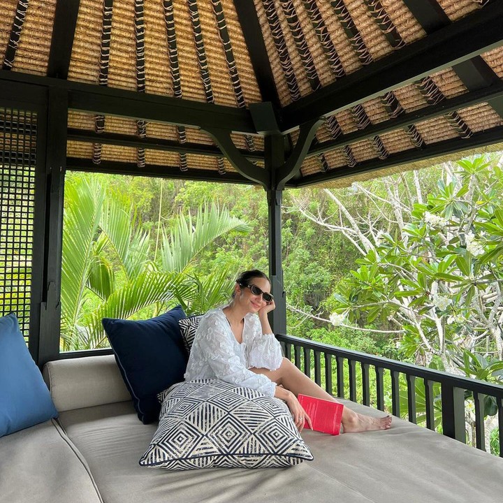 <p>Tak ingin menyia-nyiakan waktunya selama berada di Indonesia, Enzy Storia juga meluangkan waktu untuk liburan ke Pulau Dewata Bali. (Foto: Instagram@enzystoria)</p>