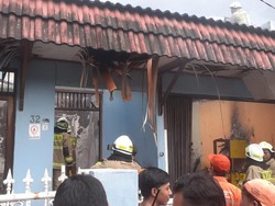 Rumah di Mampang Jaksel Kebakaran, 14 Unit Mobil Damkar Dikerahkan