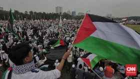 Ribuan Massa Reuni 212 Lantunkan Zikir Doakan Palestina di Monas
