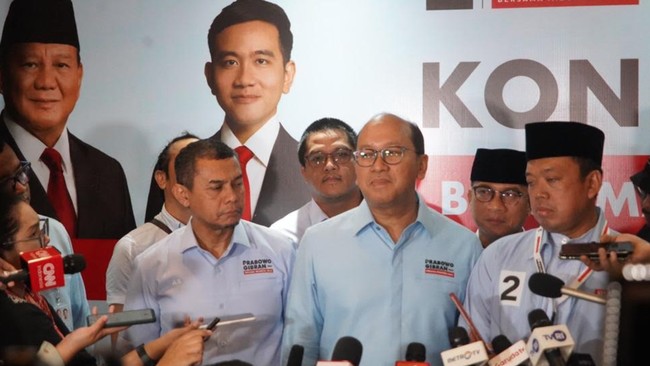 Calon presiden dan calon wakil presiden nomor urut 2 Prabowo Subianto-Gibran Rakabuming Raka menghadiri Rakornas TKN-TKD secara tertutup di Hotel Borobudur.
