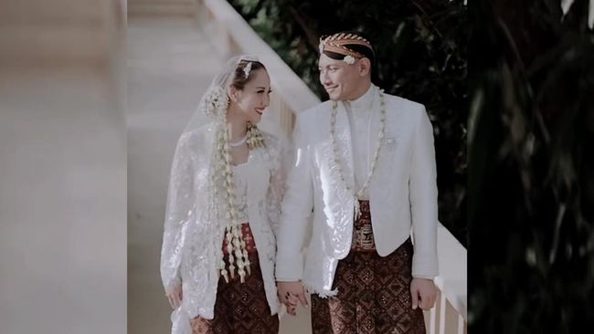 Ibunda Ashraf Sinclair turut berbahagia dan bersyukur ketika Bunga Citra Lestari menikah dengan Tiko Aryawardhana.
