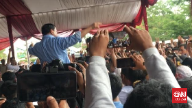 Prabowo Diteriaki 'Bapak Gemoy' Saat Kampanye Perdana di 2 Pesantren