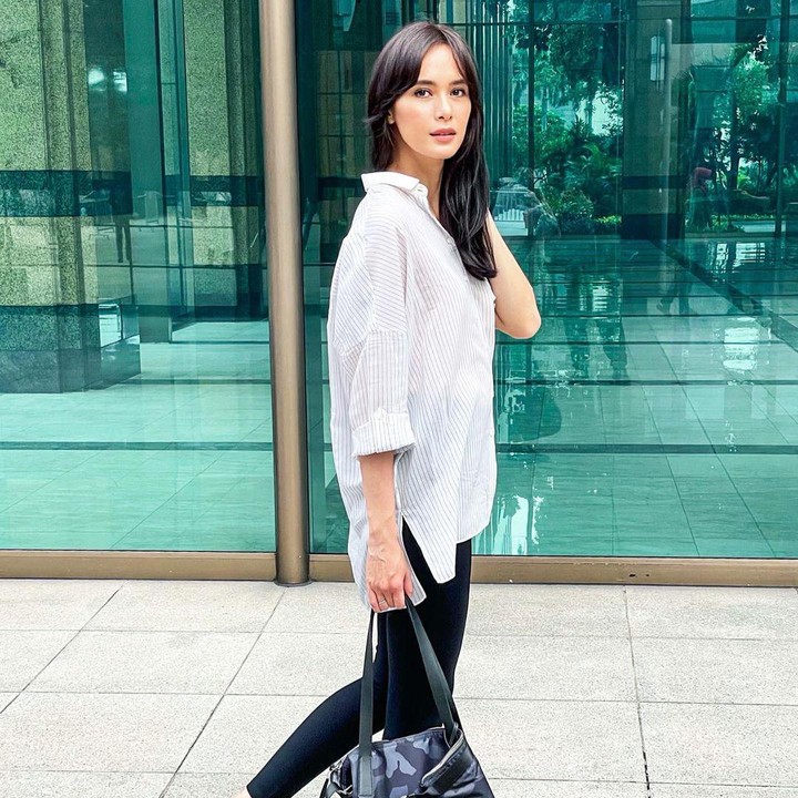<p>Masih ingat dengan artis cantik satu ini? Lama tak terlihat di layar kaca, kecantikan Renata Kusmanto tampaknya masih sukses menyihir perhatian publik. (Foto: Instagram@renata711)</p>