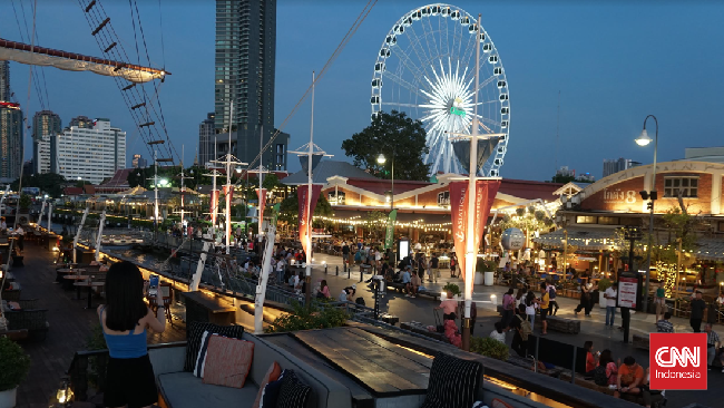 Jangan heran apabila berkunjung ke Asiatique di Bangkok, Thailand, kamu akan dilayani dengan bahasa Indonesia.