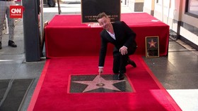 VIDEO: Bintang Hollywood Walk of Fame untuk Macaulay Culkin Home Alone
