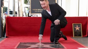 FOTO: Aktor Macaulay Culkin Dapat Bintang Hollywood Walk of Fame