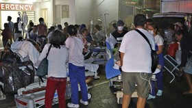 FOTO: Kepanikan Warga Filipina Diguncang Gempa M 7,5