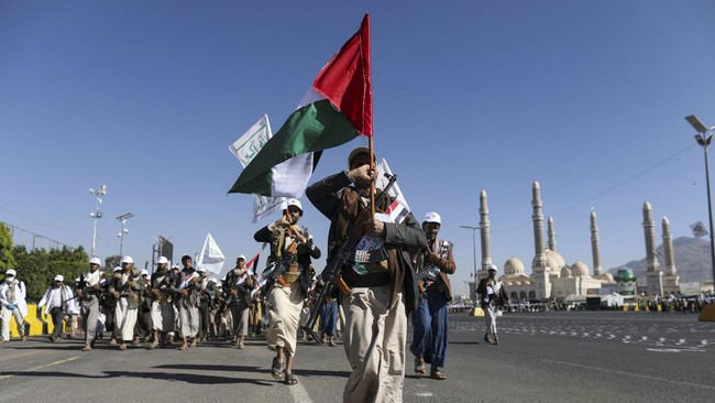 Milisi di Yaman, Houthi, buka suara usai Perserikatan Bangsa-Bangsa (PBB) meloloskan resolusi yang berisi setop menyerang di Laut Merah baru-baru ini.