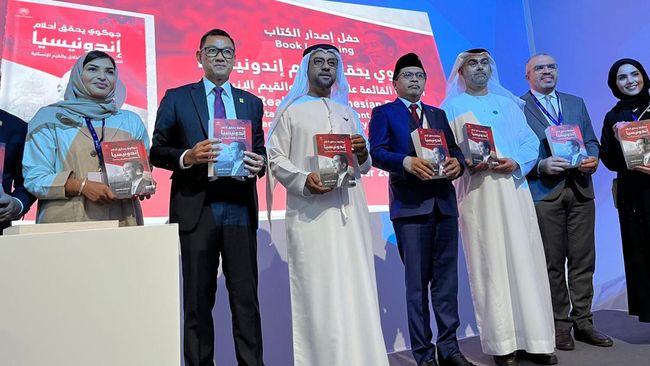 Bos PLN Luncurkan Buku Biografi Jokowi Versi Bahasa Arab