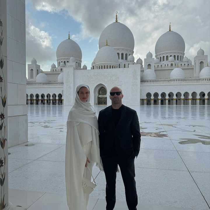 <p>"Jason ternyata bukan hanya legenda di film, dia juga legenda di kehidupan nyata!! Pria yang luar biasa. Sayang kamu kawan. Saya seorang muslim tetapi kamu adalah saudara kami dalam kemanusiaan," ungkap seorang netizen. "Kita mencintai mereka. Semoga Allah mendampinginya," kata netizen lainnya. (Foto: Instagram: @rosiehw)</p>