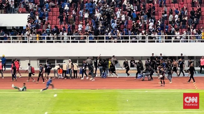 CEO PSIS Semarang Yoyok Sukawi teriak tidak adil menyikapi sanksi Komite Disiplin (Komdis) PSSI terkait kerusuhan di Stadion Jatidiri.