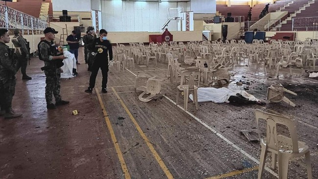 ISIS mengaku menjadi dalang serangan bom yang meledak saat misa Katolik di gimnasium Universitas Negeri Mindanao di Filipina.