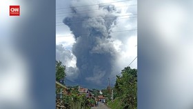 VIDEO: Penampakan Muntahan Abu Vulkanik dari Gunung Marapi Sumbar