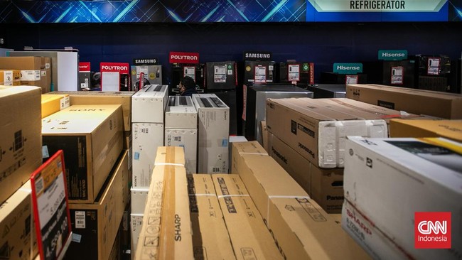 Berbagai produk elektronik seperti LED TV, kulkas, hingga AC diskon besa-besaran di Transmart Full Day Sale, Minggu (21/1).