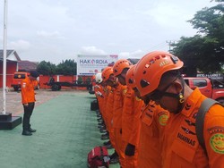 17 Personel Basarnas Jambi Bantu Evakuasi Pendaki di Gunung Marapi