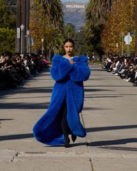 5 Hal Menarik Dari Balenciaga Pre-Fall 2024, Cardi B Debut Model Runway!