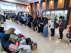 Rel Kena Longsor, Penumpang KA Ramai-ramai Batalkan Tiket di Purwokerto