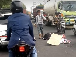 Gagal Nyalip, 2 Pemotor di Gresik Tewas Terlindas Truk saat Pulang Kerja