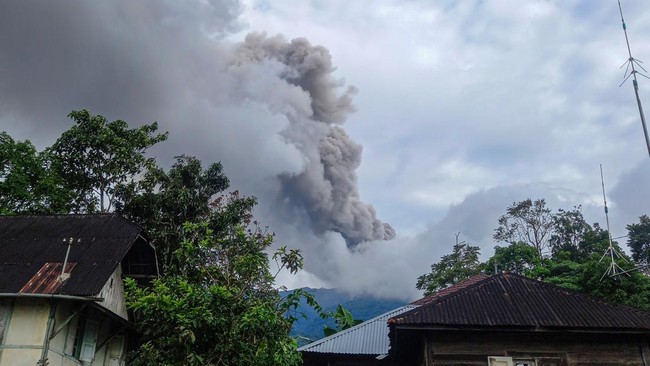 Polda Sumbar buka opsi dalami serta mengevaluasi pihak-pihak yang bertanggung jawab dalam pemberian izin pendakian Gunung Marapi.