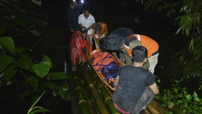 Polda Sumbar mendirikan posko DVI untuk mengidentifikasi korban erupsi Gunung Marapi.