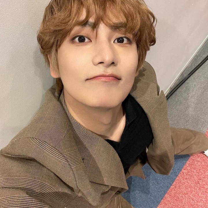 <p>Faktanya, Kwon Hyeop tak hanya dianggap mirip dengan V BTS, namun juga dengan beberapa selebritas lainnya seperti, Kim Joon dan Sung Hoon nih, Bunda. (Foto: Instagram @official_waker)</p>