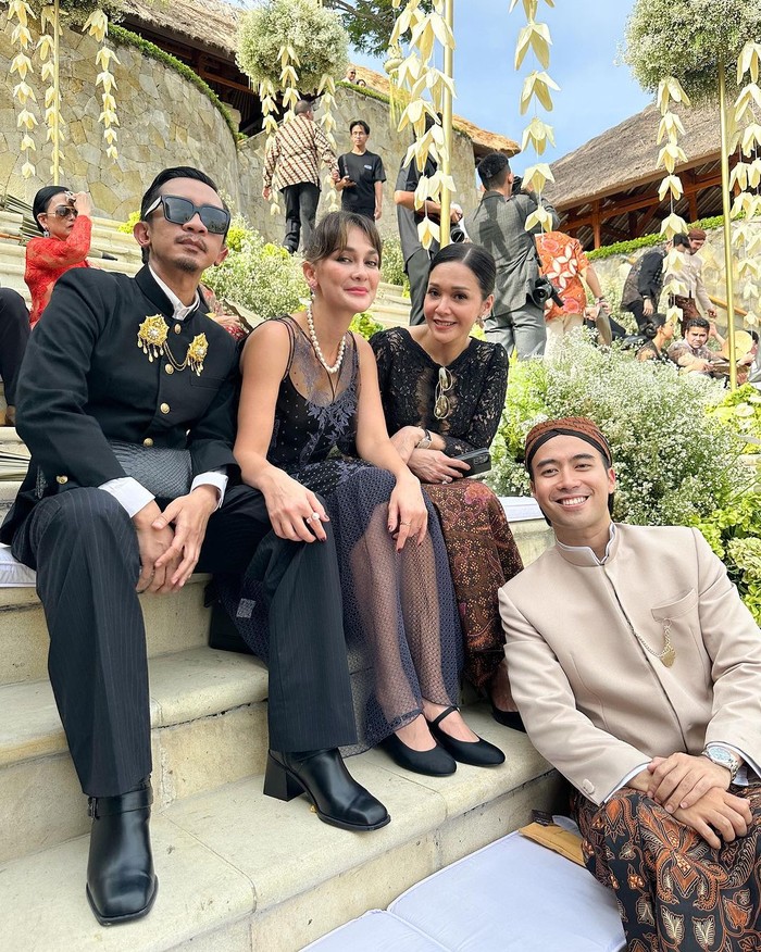 Potret Outfit Tamu Undangan Pernikahan BCL dan Tiko