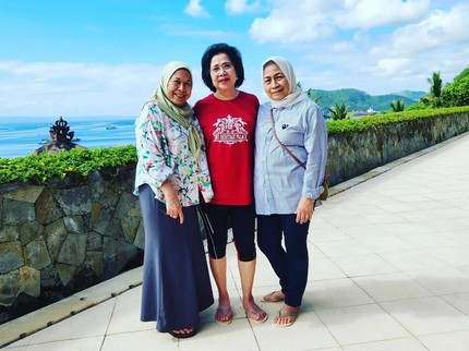 Ibunda BCL Unggah Foto Bareng Ibunda Ashraf & Ibunda Tiko, Dipuji Netizen & Didoakan Rukun
