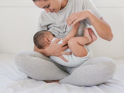4 Risiko bila Perlekatan Menyusui Salah, Bisa Bikin Bunda Trauma