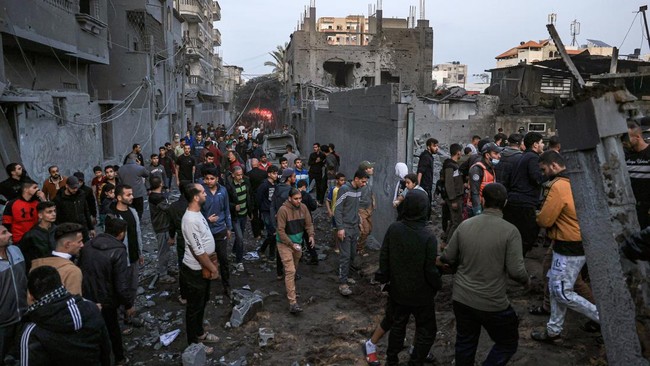 Jalur Gaza sering disebut-sebut sebagai penjara terbuka, lantaran terperangkap di antara Mesir, Israel, dan Laut Mediterania.