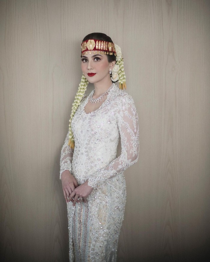 Kebaya Pernikahan Artis Paling Memesona Tahun 2023