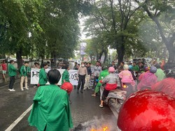 6 Mahasiswa Makassar Demo Tutup Jalan Hertasning Diamankan Polisi