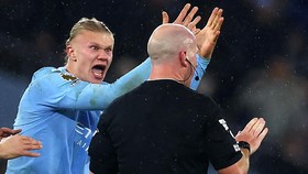 Guardiola Sindir Wasit Hooper Usai Kontroversi Man City vs Tottenham