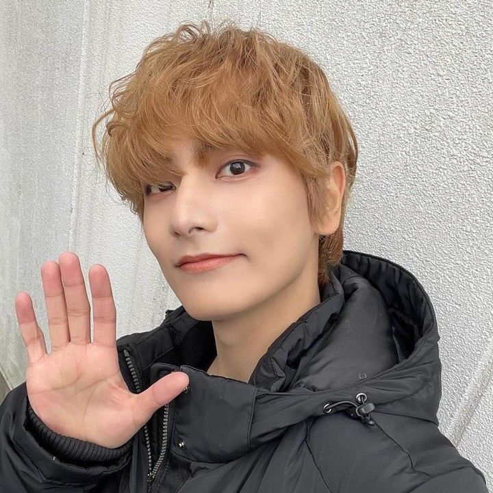 <p>Mengulas kembali, setelah penampilannya di Produce 101 pada tahun 2017, Kwon Hyeop memutuskan untuk mundur dari manajemennya dan mendaftarkan diri untuk mengikuti wajib militer, Bunda. (Foto: Instagram @official_waker)</p>