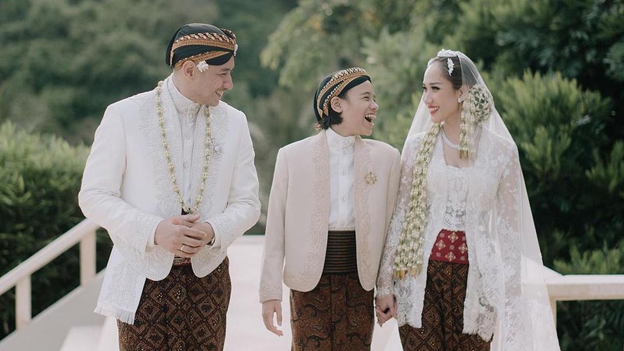 Noah Sinclair di pernikahan sang ibunda, BCL.