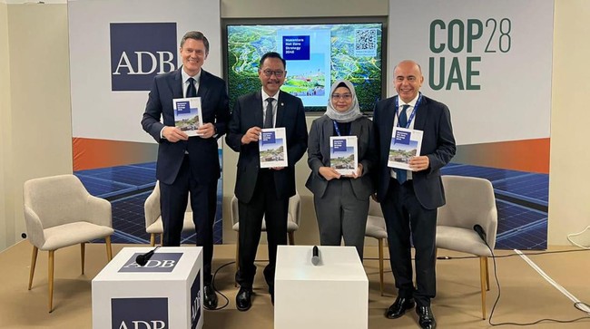 OIKN secara resmi meluncurkan Peta Jalan Menuju Kota Nol Emisi Karbon (RLDC) Nusantara di Paviliun ADB COP28 Dubai, Minggu (3/12).