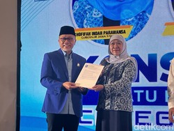 PAN Resmi Beri Rekomendasi Khofifah Cagub Jatim 2024
