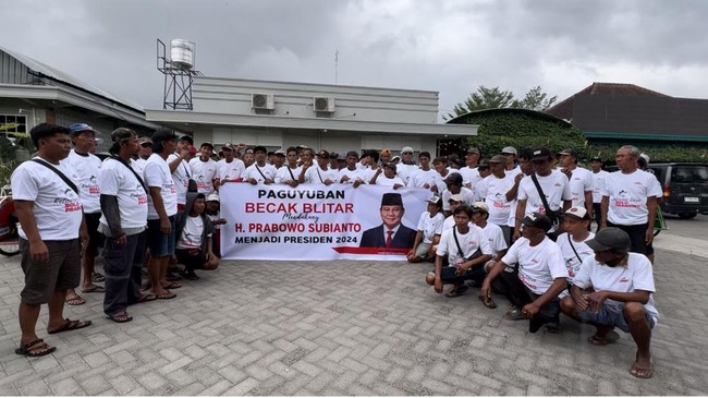 Paguyuban Tukang Becak di Blitar-Jawa Timur mendleklarasikan dukungan kepada calon presiden dan calon wakil presiden Prabowo Subianto-Gibran Rakabuming Raka.