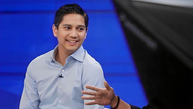 Ketua Tim Komunikasi TKN Prabowo Gibran, Budisatrio Djiwandono, membantah adanya isu rencana pengalihan anggaran bantuan pemerintah.