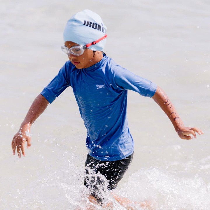 <p>"<em>Respect</em> Mama dan Dido untuk Sekala. <em>Ngalahin</em> rasa takutnya sendiri dari awal enggak mau renang sekarang mau coba Swim & Run 50 meter renang dan 500 meter lari +<em> finish happy and strong</em> pula. #IRONKIDS selalu jadi manusia bertenaga dan berhati baja ya, Nak! <em>@diasekalab</em>. (Foto: Instagram: @ayudiac)</p>
